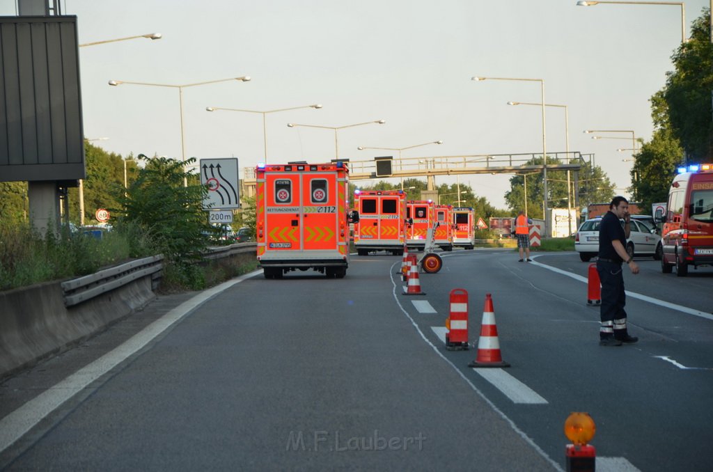 Einsatz BF Koeln Klimaanlage Reisebus defekt A 3 Rich Koeln hoehe Leverkusen P157.JPG